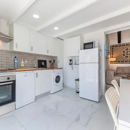 Petra, Mis Casitas דניה